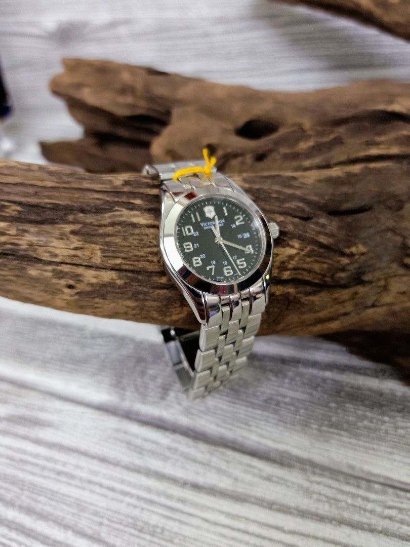 Victorinox Swiss Army Alliance Ladies Watch Model 25661 Style