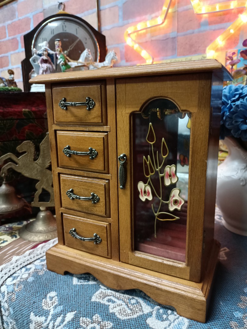 Wardrobe style jewellery clearance box
