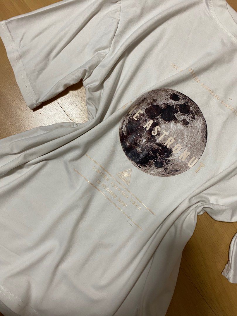 white oversized tee, Women's Fashion, Tops, Shirts on Carousell