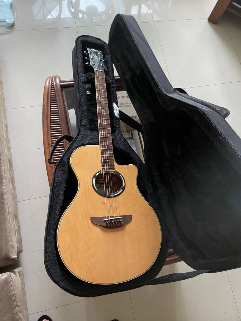 Yamaha acoustic Guitar APx500iii+ case + guitar strap + capo, Hobbies
