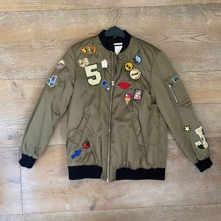 （分類：）位於 。 由 ri.secondhand 提交（商品編號 1211252986，圖片 1）。簡介： 。