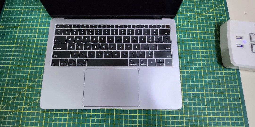 13in MacBook Air 2018 A1932 (Category: Laptops & Notebooks) located in Rizal. Submitted by banchum07 (Listing ID 1211396595, Image 3). Description: RFS: Bought a new one This unit is seldom used and is just used as a second office laptop. No history of repair. Bagay sa mga estudyante, advertisers, entrepreneurs na nangangailangan ng laptop. 13.3-inch (diagonal) Retina LED-backlit display; 2560 by 1600 pixels 1.6GHz dual-core Intel Core i5 with 4M