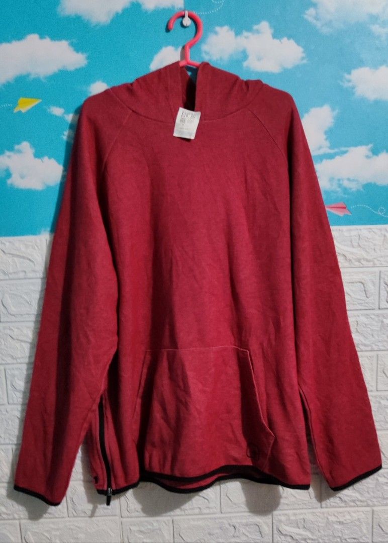 AND1 Hoodie with tag (Category: Hoodies) located in Cainta. Submitted by sadnote (Listing ID 1211517211, Image 1). Description: And1 Hoodie Dimes: W-23 L-28 Fit hanggang XL with tag pa po sya solid na solid Location: Cainta.