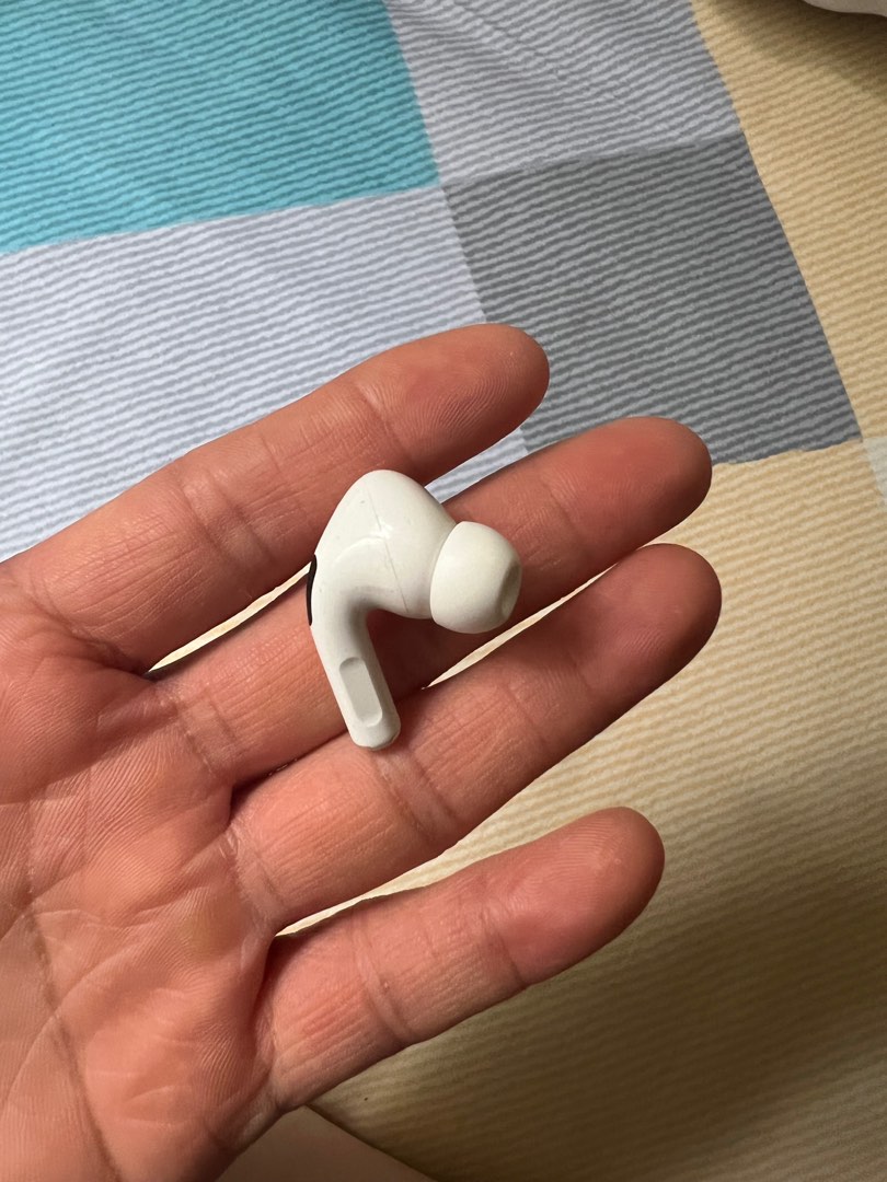 オーディオ機器【新品】Apple正規品　AirPods Pro第1世代　右耳　R　第一世代