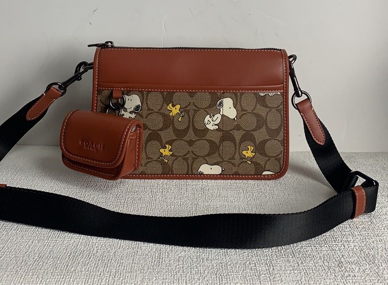 Snoopy best sale messenger bag