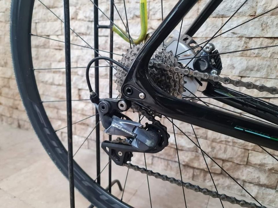 Bianchi Infinito 2021 (Category: Bicycles) located in Rizal. Submitted by jeffreysobelinoranoco0954 (Listing ID 1211385526, Image 2). Description: For Sale: Bianchi Infinito CV Disc Ultegra 2x11 ( 2021 ) Color: 2R Carbon Frame and Fork PM sa price. Negotiable See details: ⬇️ Rahmen / FRAME: INFINITO CV DISC, CARBON W/COUNTERVAIL, MECHANICAL/ELECTRONIC DI2/EPS SHIFTING COMPATIBLE, COMPATIBLE WITH 32" TIRE, PRESSFIT 86,5X41MM BB, THRU AXLE, 12X142M