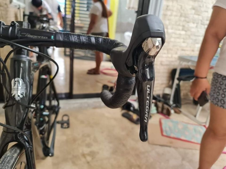 Bianchi Infinito 2021 (Category: Bicycles) located in Rizal. Submitted by jeffreysobelinoranoco0954 (Listing ID 1211385526, Image 3). Description: For Sale: Bianchi Infinito CV Disc Ultegra 2x11 ( 2021 ) Color: 2R Carbon Frame and Fork PM sa price. Negotiable See details: ⬇️ Rahmen / FRAME: INFINITO CV DISC, CARBON W/COUNTERVAIL, MECHANICAL/ELECTRONIC DI2/EPS SHIFTING COMPATIBLE, COMPATIBLE WITH 32" TIRE, PRESSFIT 86,5X41MM BB, THRU AXLE, 12X142M