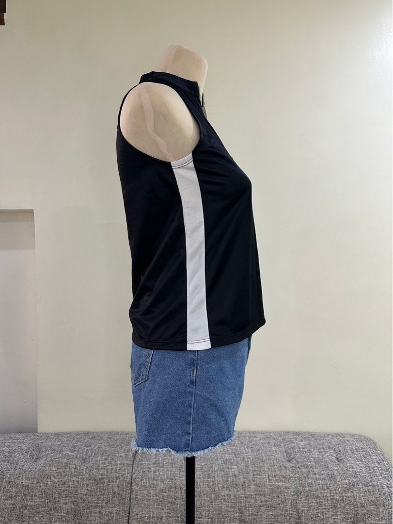 Black Sleeveless Top with Zipper in front (Category: Sleeveless) located in Quezon City. Submitted by puffclosetph (Listing ID 1211421128, Image 3). Description: ✅ Fits Small to Medium ❌ Shorts not included.