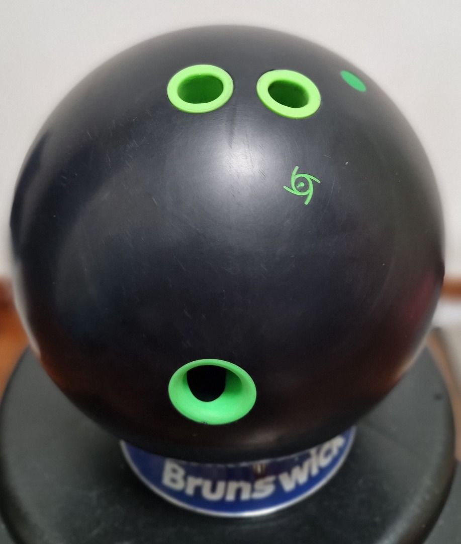 Bowling Ball Strom Black Pitch Urethane, Sports Equipment, Sports