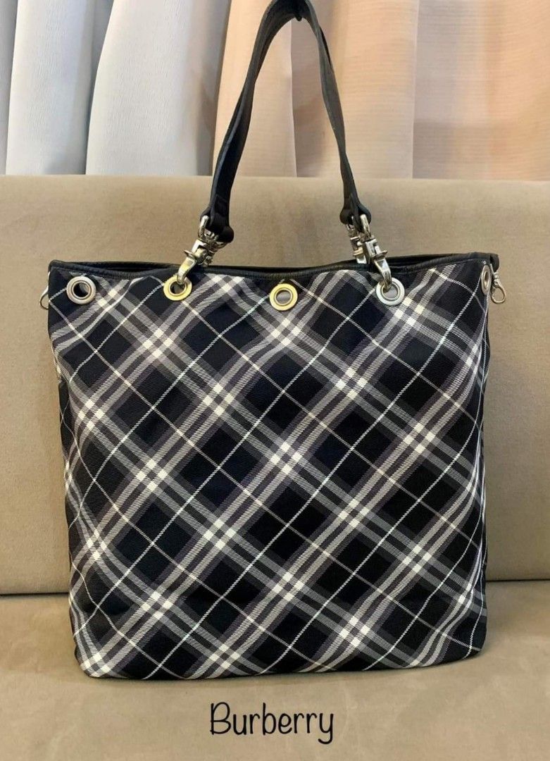 Burberry black reversible outlet tote