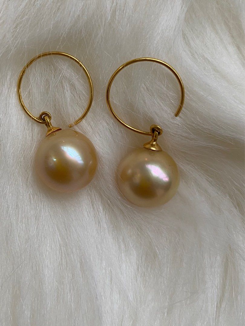 Gold discount pearl hoops