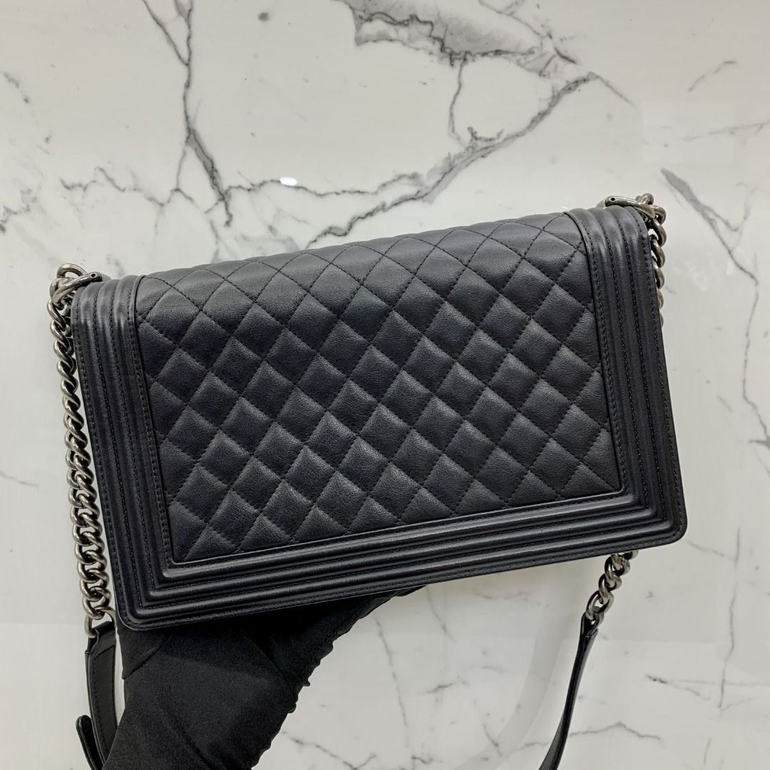A92193 store chanel boy