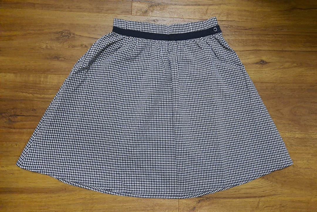 Chequered skirt, Women's Fashion, Bottoms, Skirts on Carousell