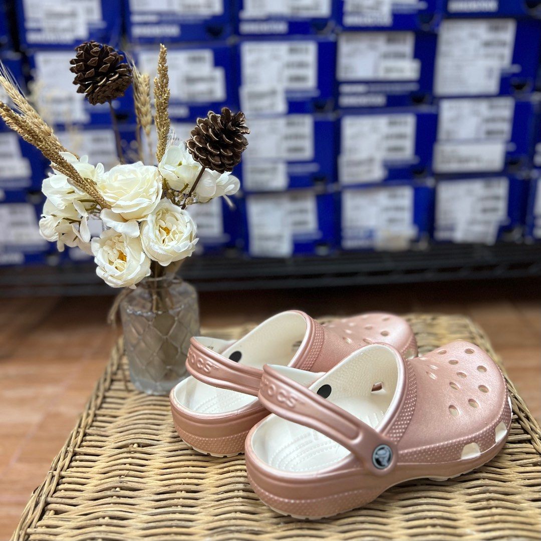 Metallic gold crocs deals