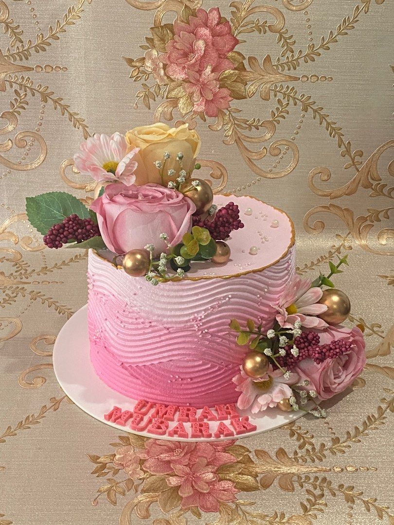 Customise Halal cakes and cupcakes, Food & Drinks, Homemade Bakes on