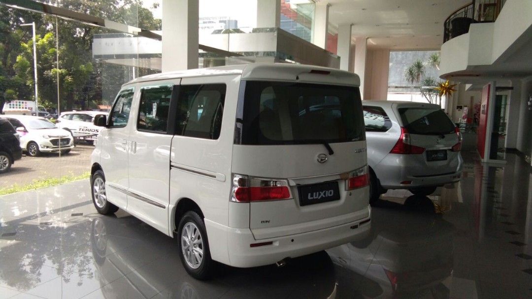 Daihatsu Luxio, Mobil & Motor, Mobil untuk Dijual di Carousell