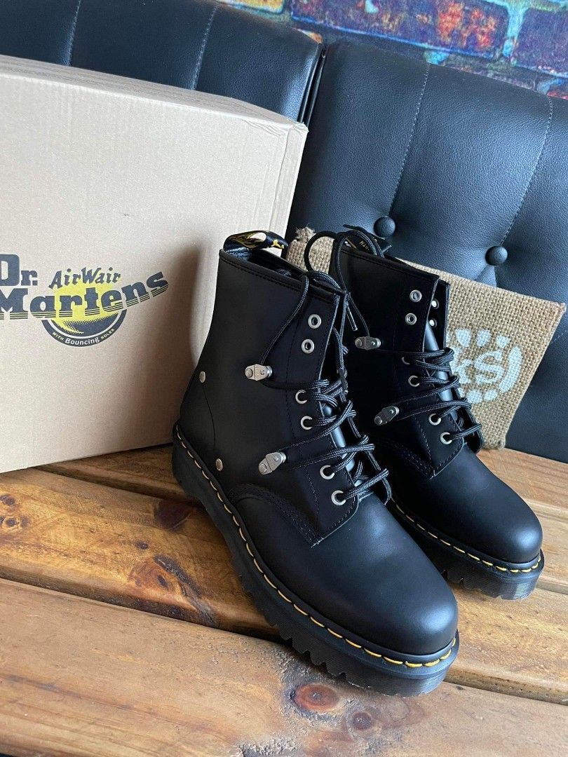 Dr. Marten s 1460 BEX STUD uk8 MILP brand new