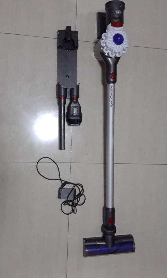 Dyson v7 cordless vacuum, TV & Home Appliances, Vacuum Cleaner
