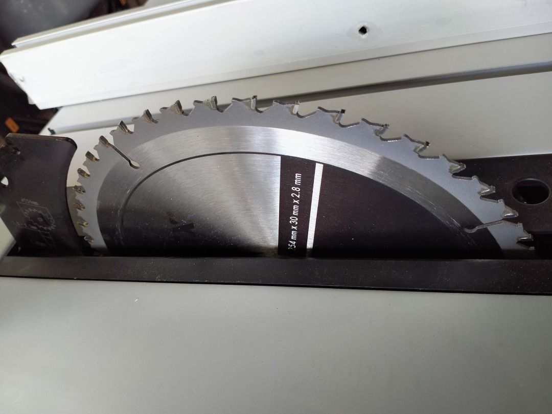 Ferrex Table Saw DX254TS 2000W Blade 254mm, Furniture & Home Living, Home Improvement