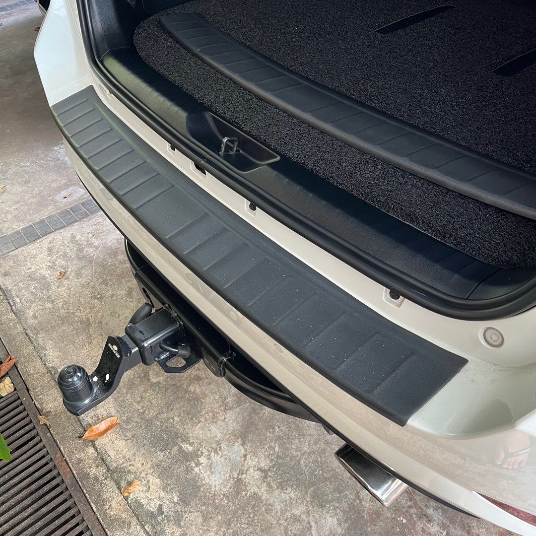Fortuner rear store step sill