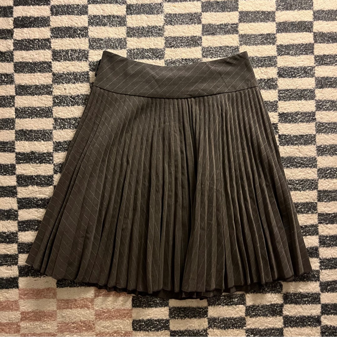 Gray Pleated Skirt, Women's Fashion, Bottoms, Skirts on Carousell