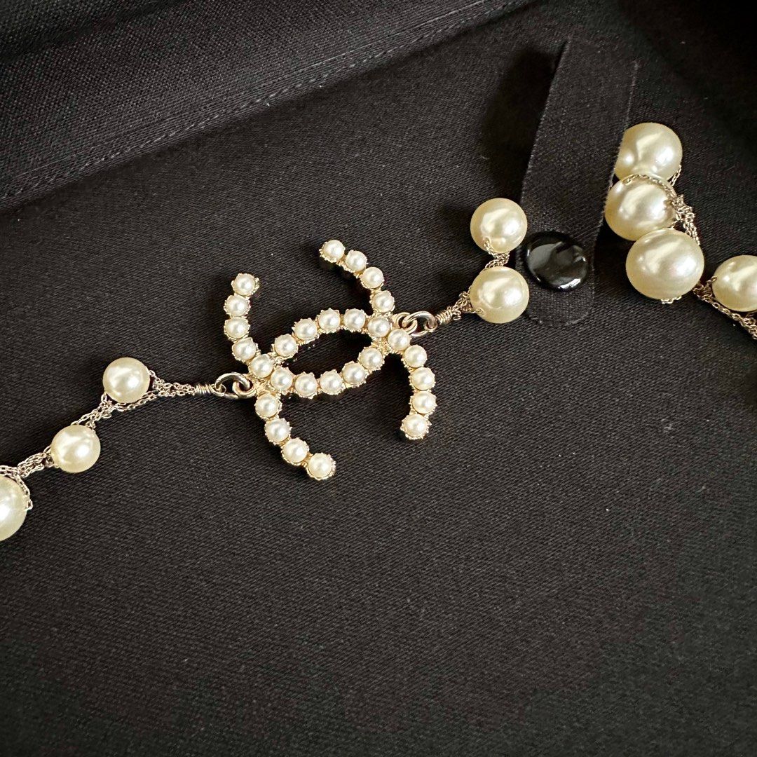 Used chanel pearl necklace discount