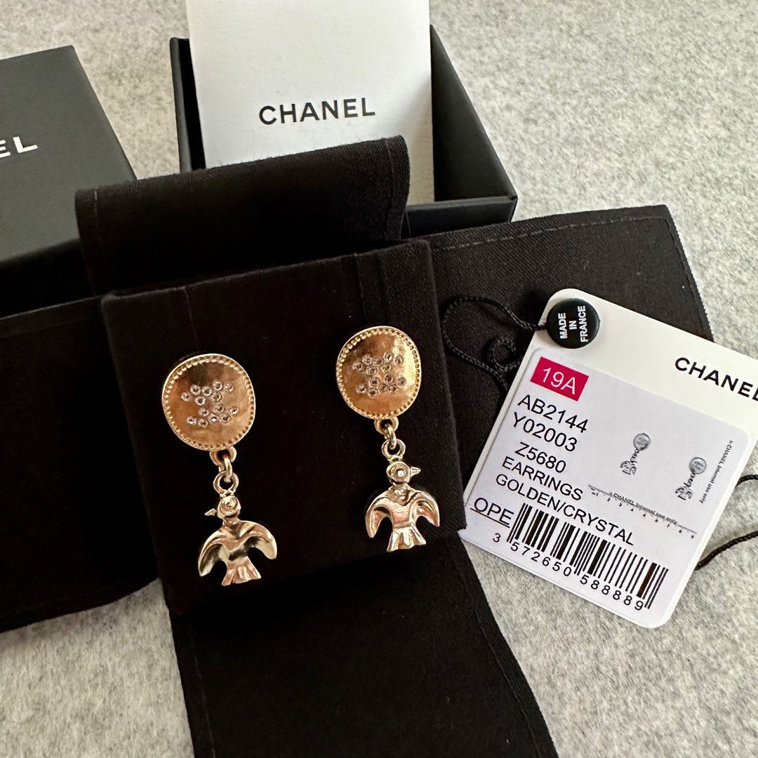 Lightly Used Chanel Earrings in Yellow Gold Tone