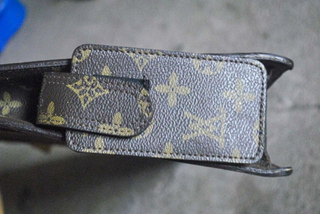Louis Vuitton Document Bag (Category: Luxury Bags & Wallets) located in General Santos City (Dadiangas). Submitted by yuungs (Listing ID 1211545120, Image 3). Description: Off/Legit Excellent condition has minor dents, unnoticeable 2k only, price is negotiable shipped via jnt loc: general santos city mop: gcash, bank transfer no return, no exchange, no refund no to bogus buyer and joy reserver happy shopping!.