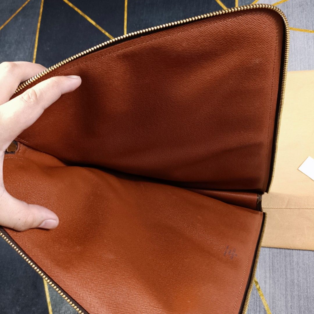 NEW !!Louis Vuitton Etui Voyage GM Sleeve Tech Accessory (Fixed Price),  Luxury, Bags & Wallets on Carousell