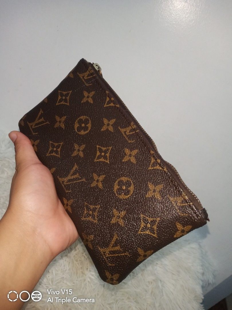 Lv pouch (Category: Luxury Bags & Wallets) located in Tagum. Submitted by luxbagelyas (Listing ID 1211442044, Image 1). Description: Kasya phone may code super tibay may dumi sa loob.