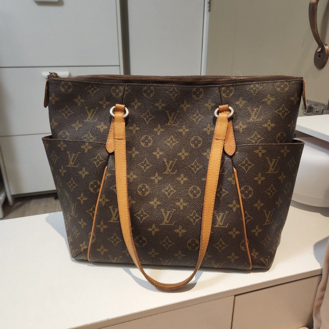 Lv two tone handbag/tote bag, Women's Fashion, Bags & Wallets, Tote Bags on  Carousell