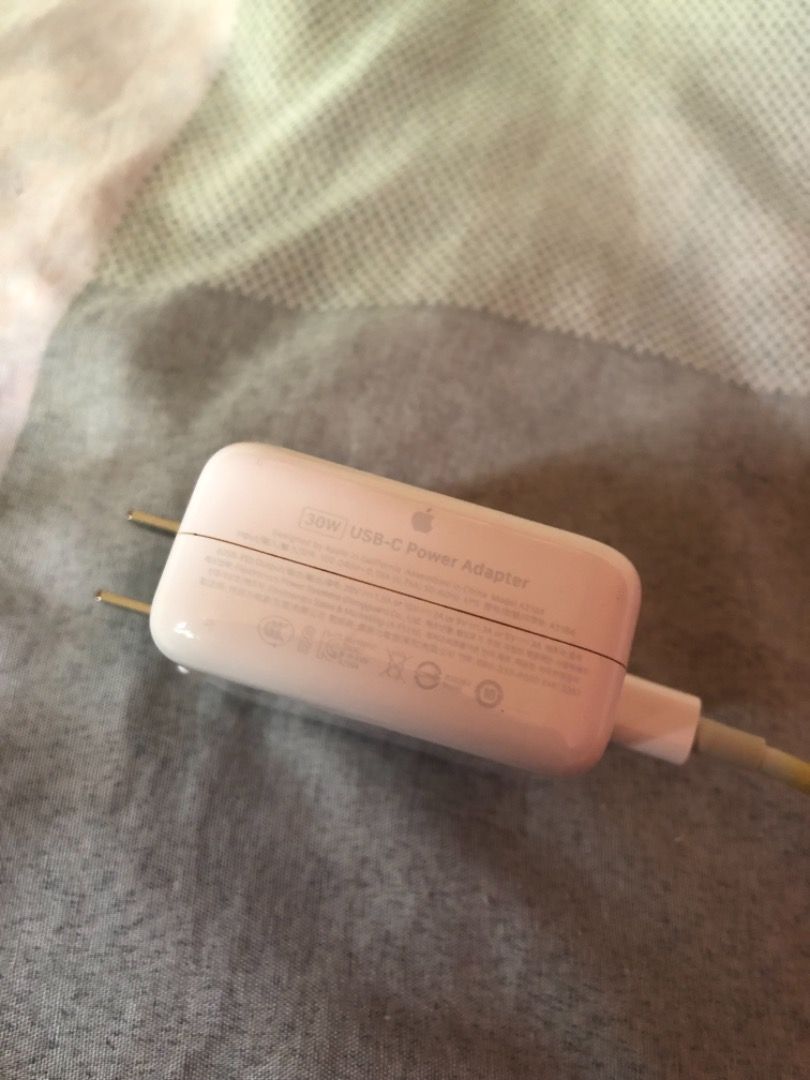 Macbook Type-C Charger (Category: Chargers) located in Pasig City. Submitted by nicll (Listing ID 1211383356, Image 3). Description: Still in very good condition Rfs: Extra.