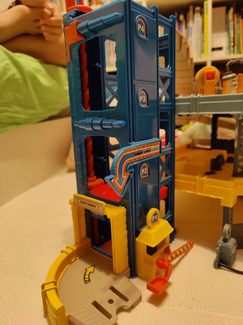 Matchbox 4level garage playset, Hobbies & Toys, Toys & Games on Carousell
