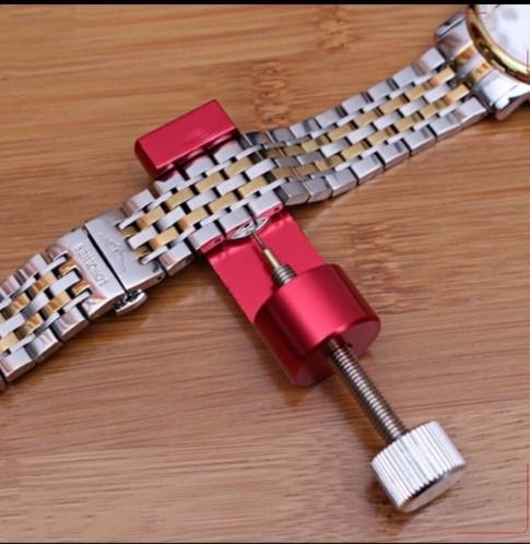 Adjusting metal clearance watch strap