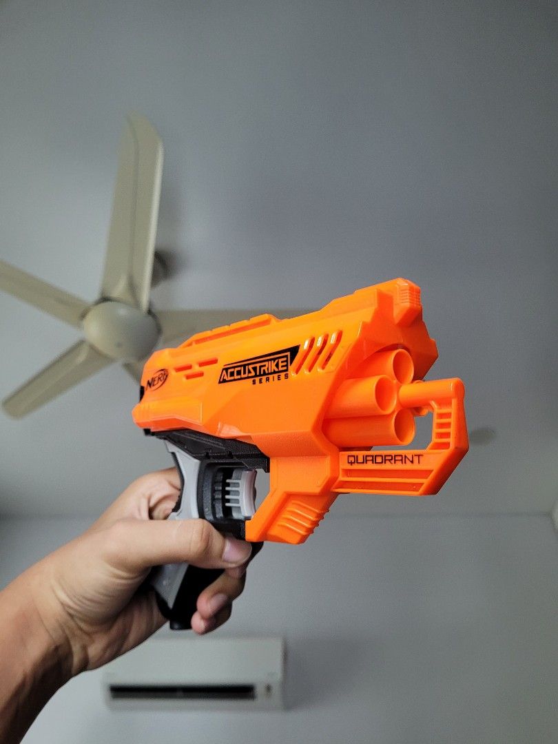 Pistola Nerf Accustrike Quadrant