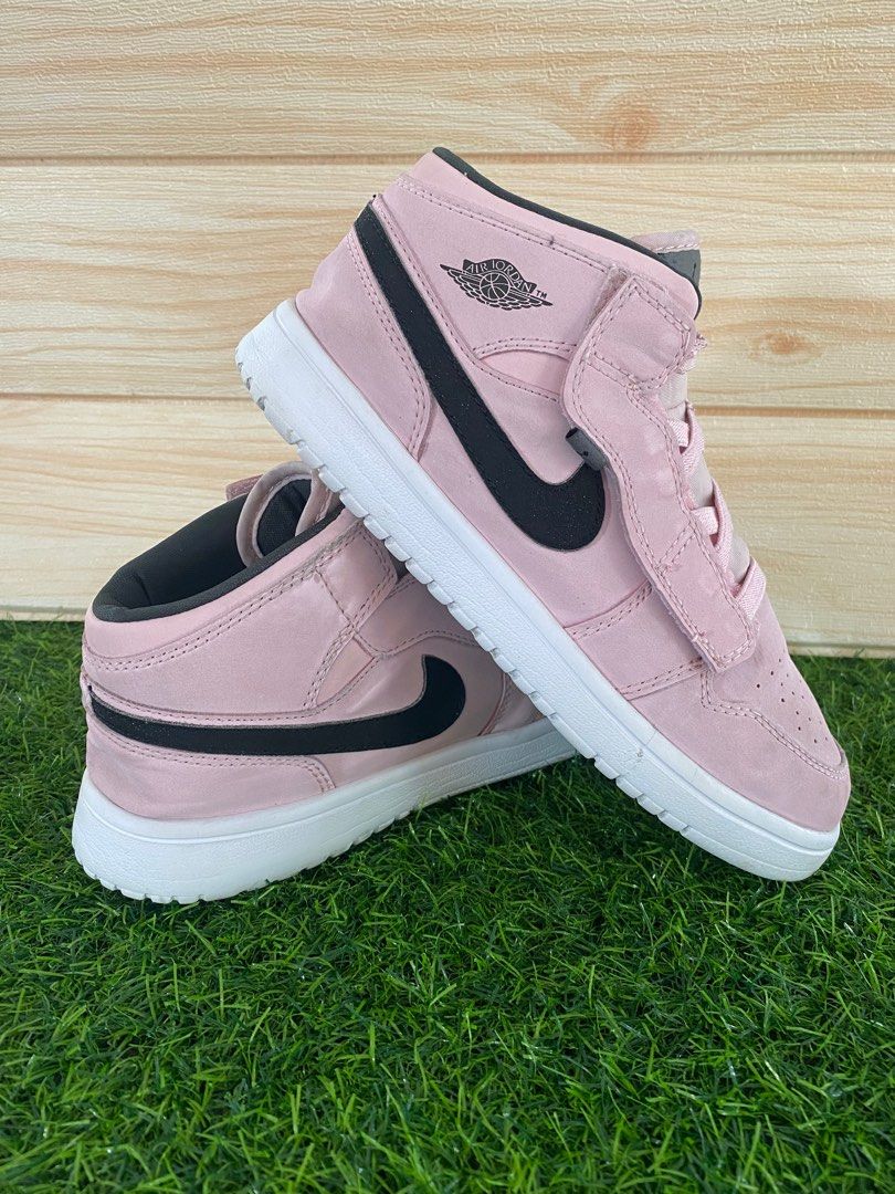 junior pink jordans