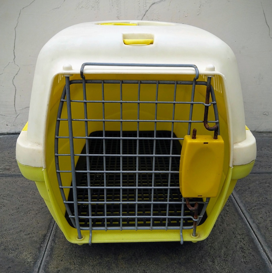 Pet cargo/carrier atau kandang hewan portable, Perlengkapan Hewan