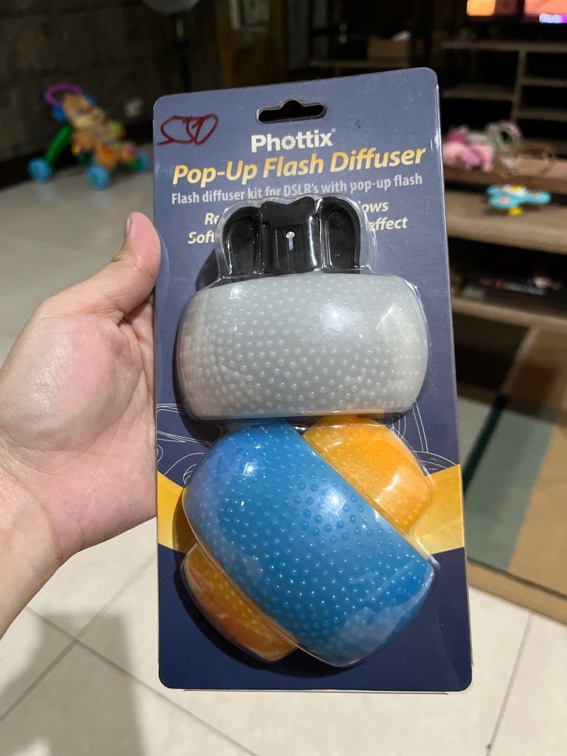 Pop up DSLR Flash Diffuser (Category: Flashes) located in Quezon City. Submitted by mdsiazon (Listing ID 1211488668, Image 1). Description: Not opened. Bought for P550 Selling for P450 Pick up at project 8 qc Payment via gcash or bpi.
