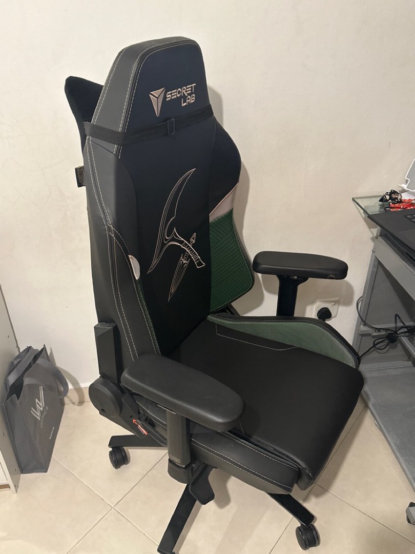 Secret Lab Gaming Chair League of Legends, Furniture & Home Living