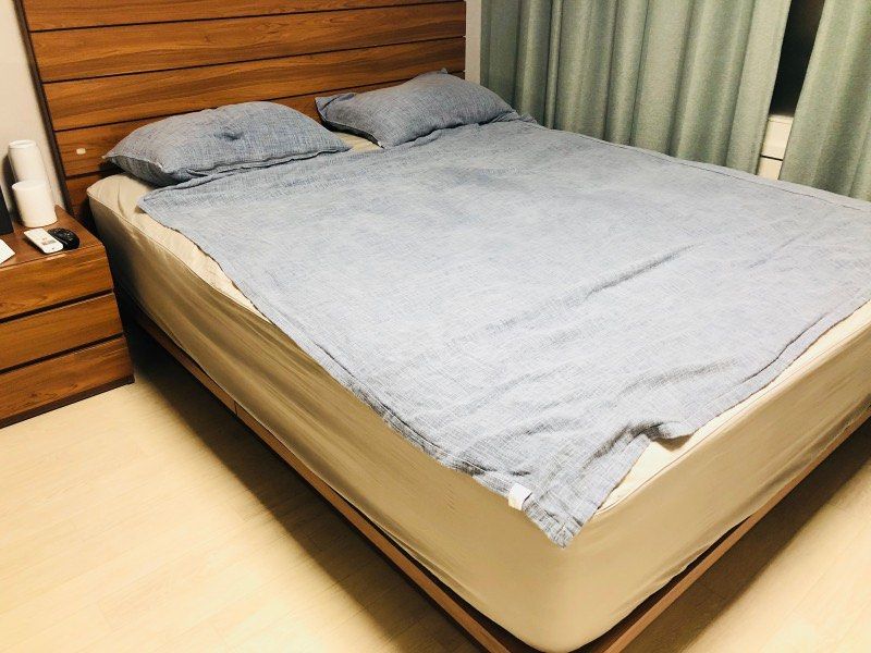 Simmons bed frame & dressing table set, Furniture & Home Living