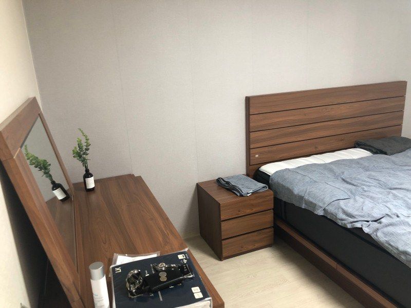 Simmons bed frame & dressing table set, Furniture & Home Living