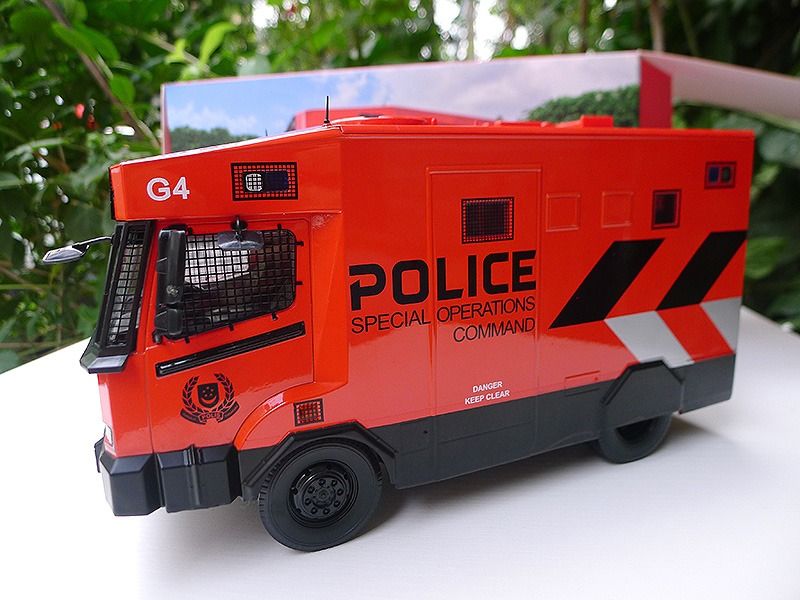 Singapore Police Force (SPF) Tactical Vehicle Model (1:24), Hobbies ...