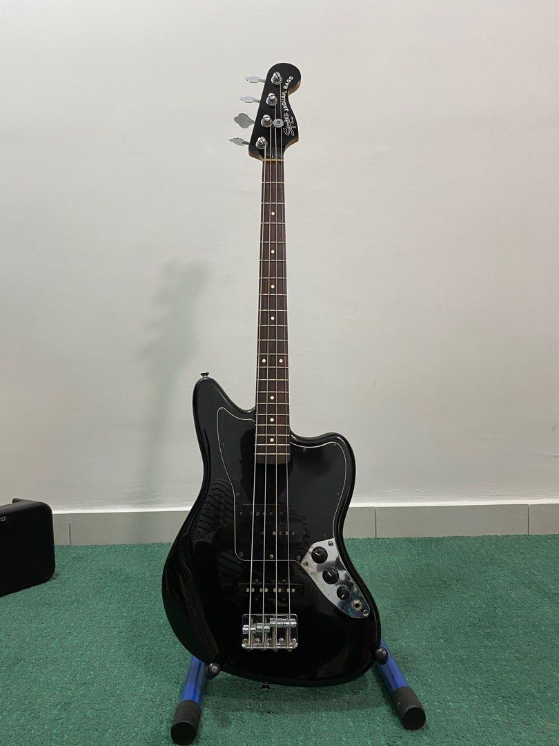SQUIER JAGUAR BASS (SHORT SCALE), Hobbies & Toys, Music & Media