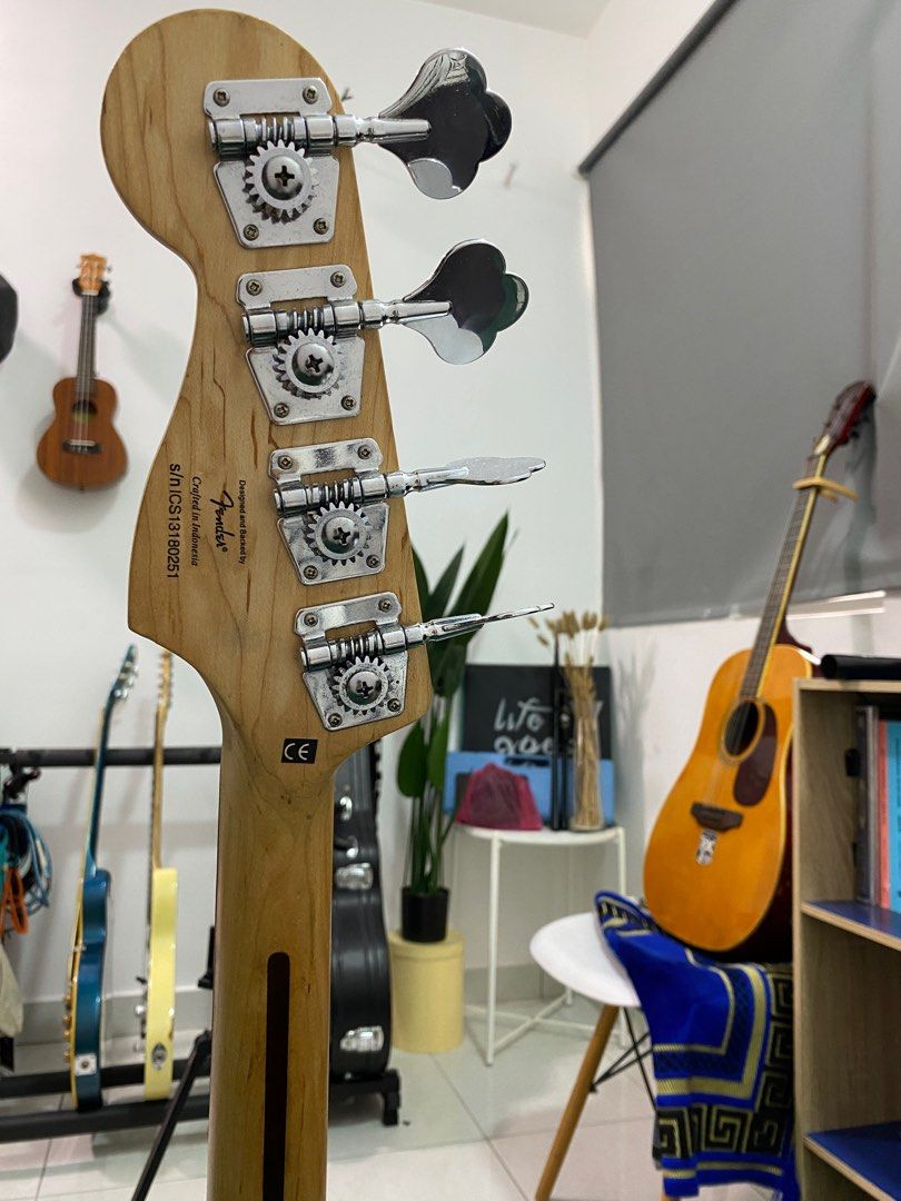 SQUIER JAGUAR BASS (SHORT SCALE), Hobbies & Toys, Music & Media