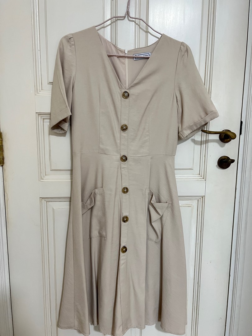 The Tinsel Rack beige midi dress M, Women's Fashion, Dresses & Sets