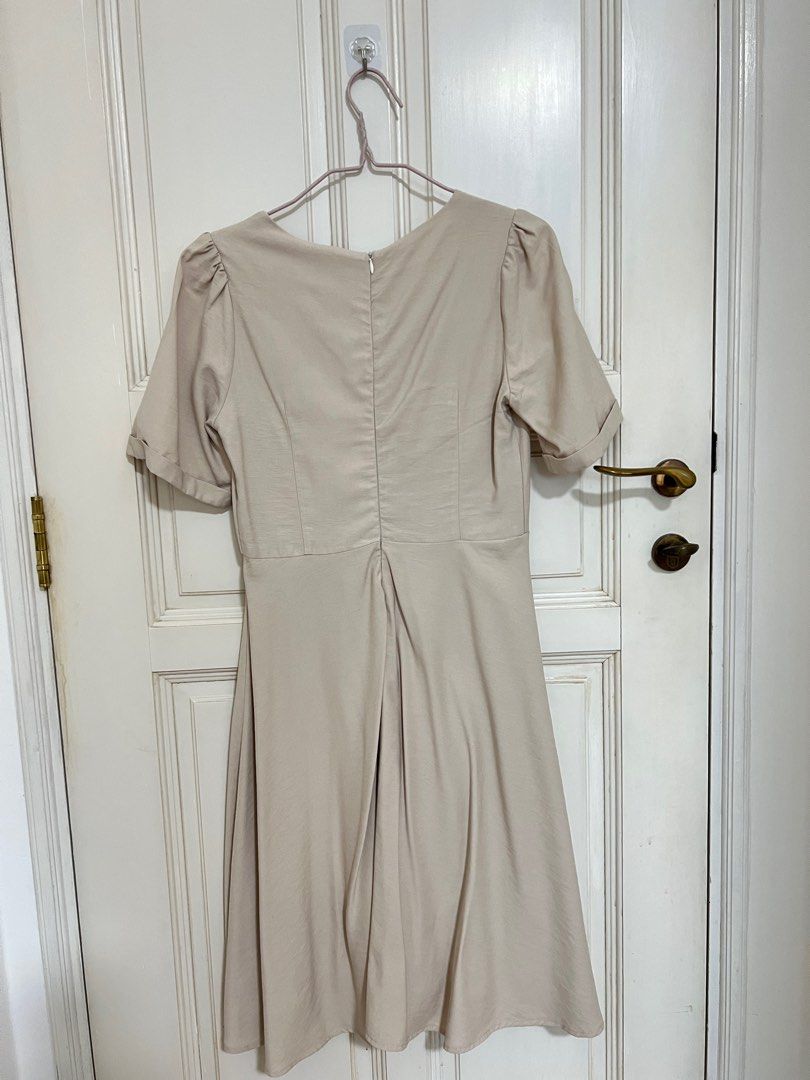 The Tinsel Rack beige midi dress M, Women's Fashion, Dresses & Sets