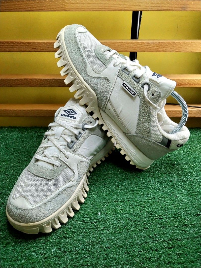 Umbro floaters outlet
