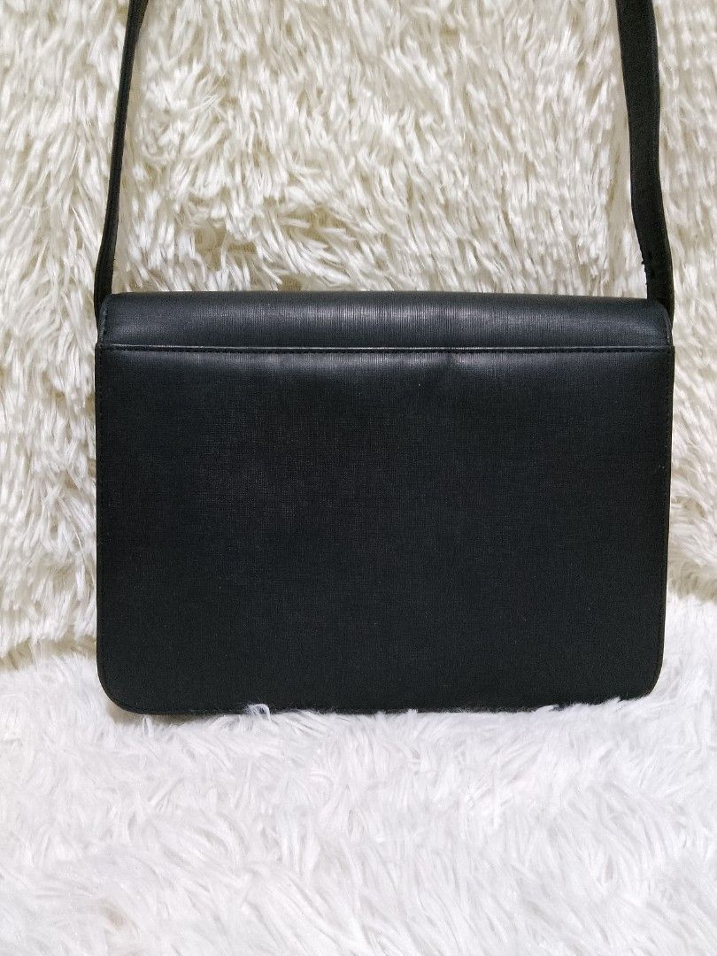 Valentino Rudy hard shoulder bag, Women's Fashion, Bags & Wallets