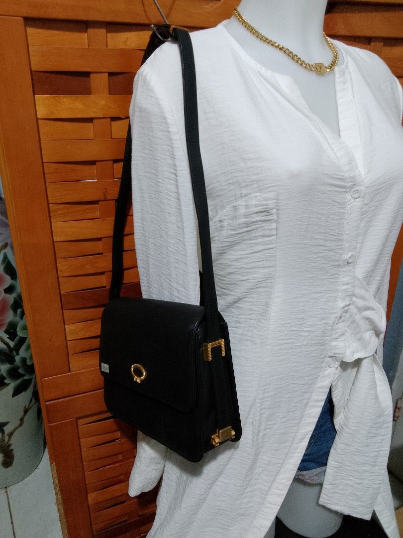 Valentino Rudy hard shoulder bag, Women's Fashion, Bags & Wallets