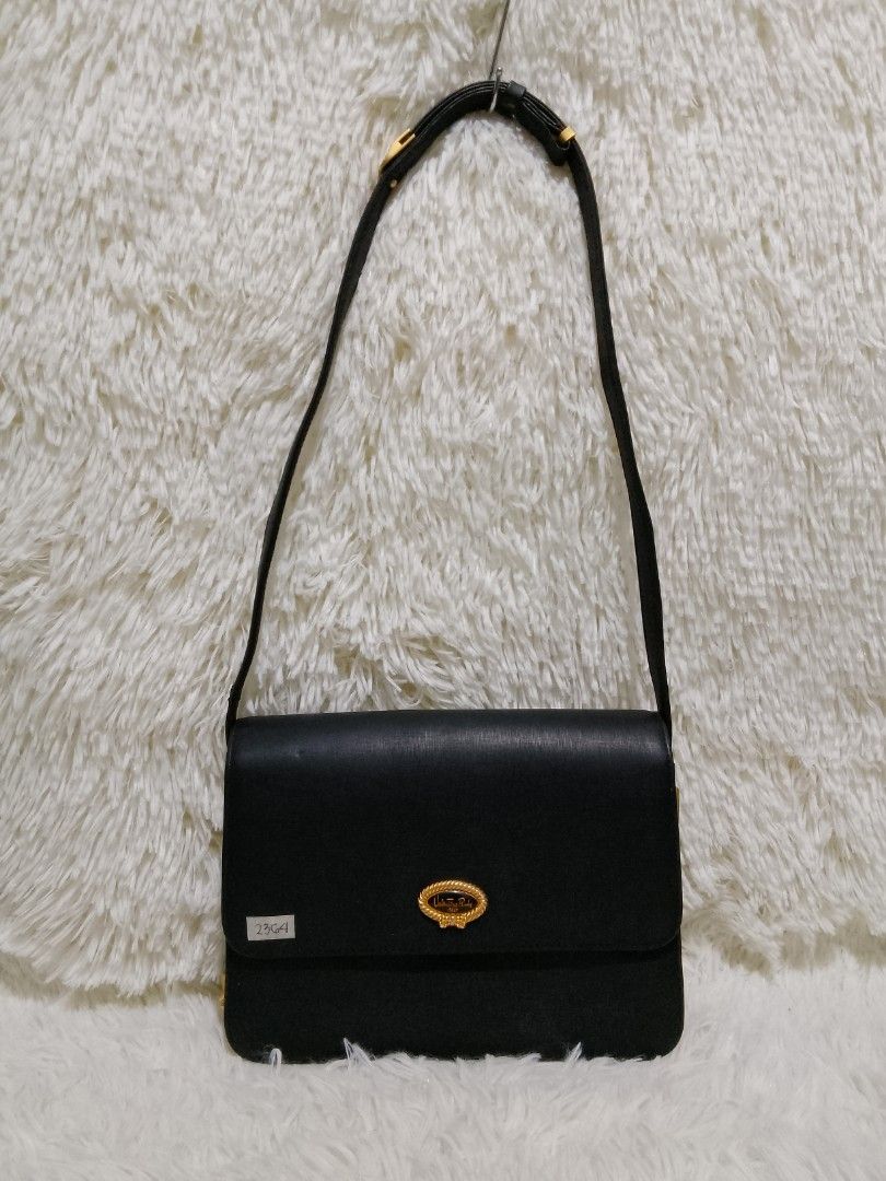 Valentino Rudy hard shoulder bag, Women's Fashion, Bags & Wallets